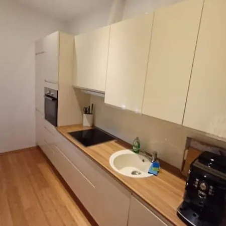 Mary Apartman Zára